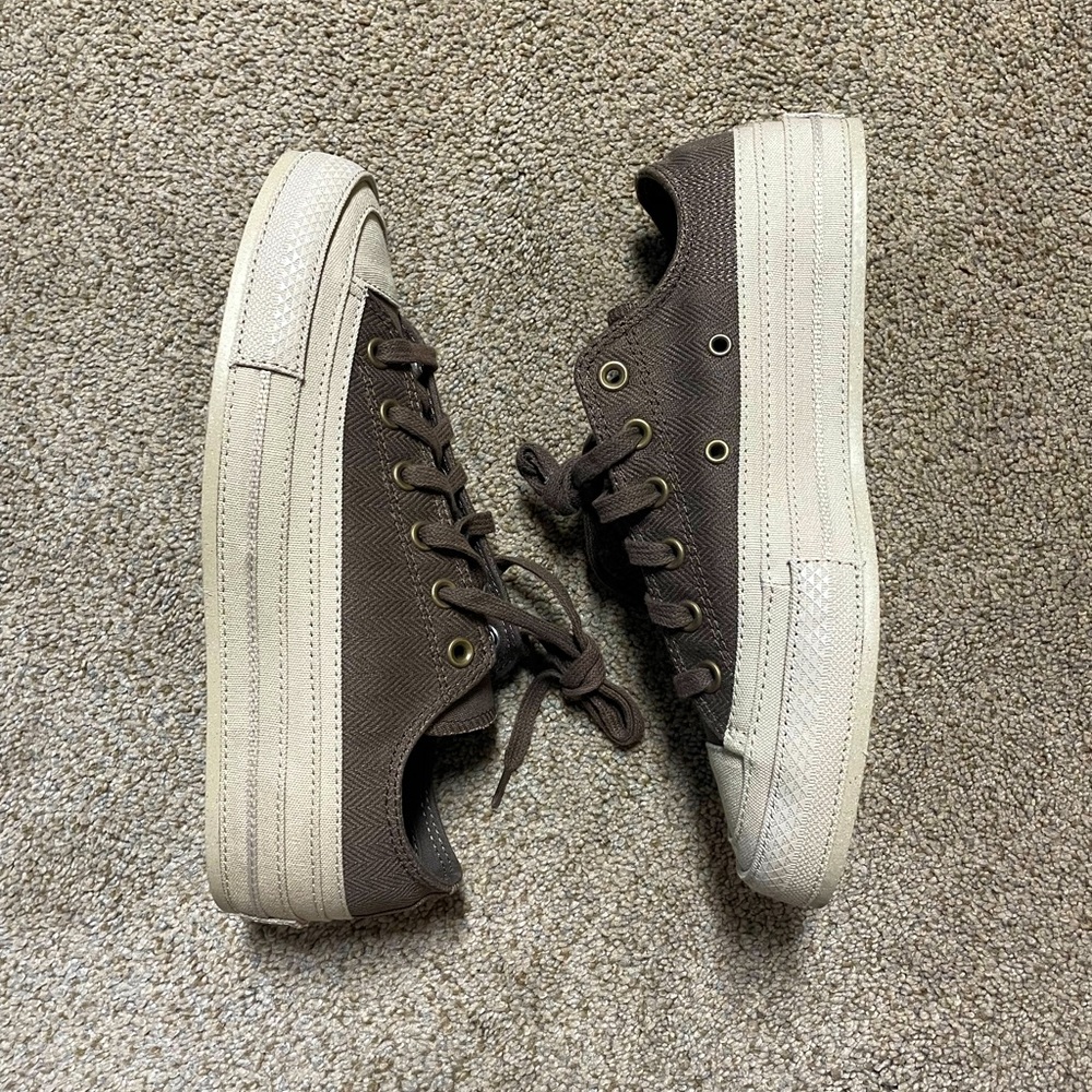 CONVERSE - SIZE 8 - BROWN - NWT
